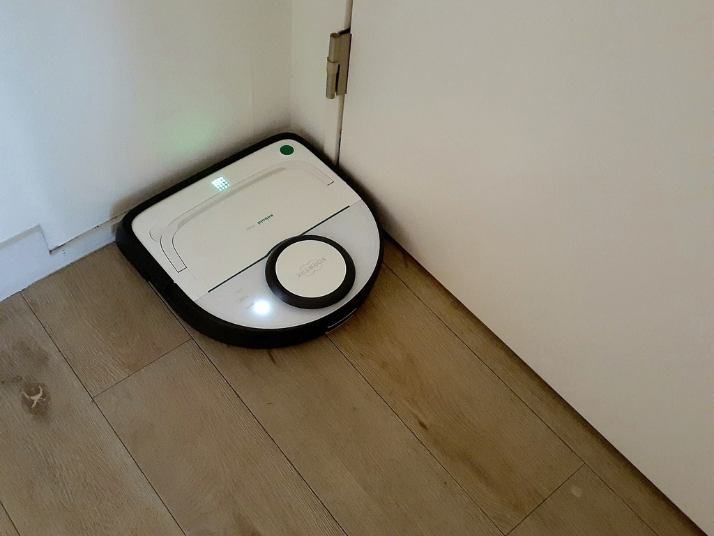 未使用品！Kobold VR300 ロボット掃除機 本体 充電ドック付き フォアベルク、D型ボディを採用したロボット掃除機「コーボルト